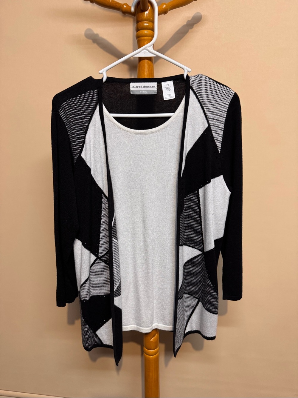 Alfred Dunner Faux Twofer Black & White Geometric Open-Front Cardigan. Size PS